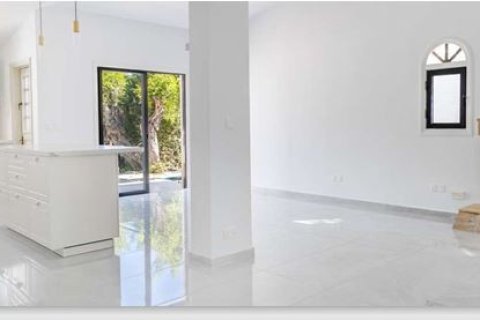 3 bedrooms House in Tala, Cyprus No. 37128 3