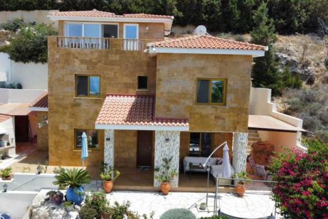 4 bedrooms Villa in Chloraka, Cyprus No. 62638 1