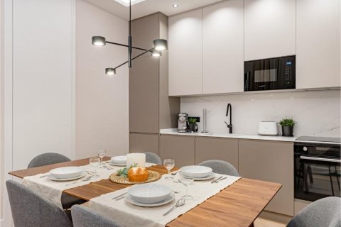 2 dormitorios Apartment en Madrid, Spain No. 26919 7