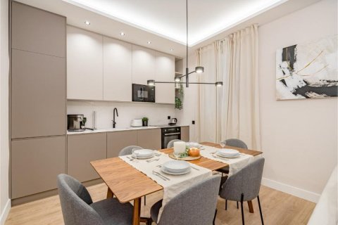 2 dormitorios Apartment en Madrid, Spain No. 26919 6