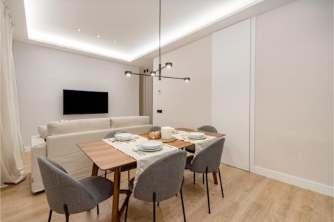 2 dormitorios Apartment en Madrid, Spain No. 26919 8