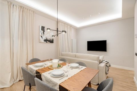 2 dormitorios Apartment en Madrid, Spain No. 26919 4