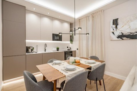 2 dormitorios Apartment en Madrid, Spain No. 26919 2