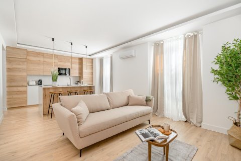 3 dormitorios Apartment en Madrid, Spain No. 26859 1