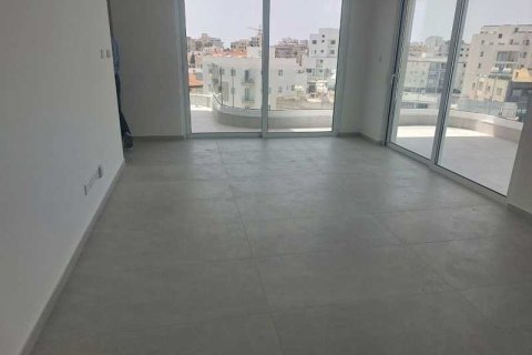 3 bedrooms Penthouse in Larnaca, Cyprus No. 71704 2