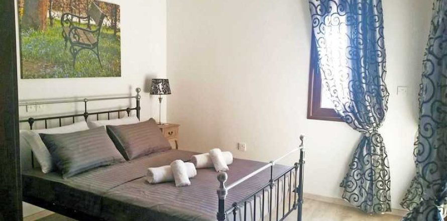 3 bedrooms Villa in Monagroulli, Cyprus No. 29106