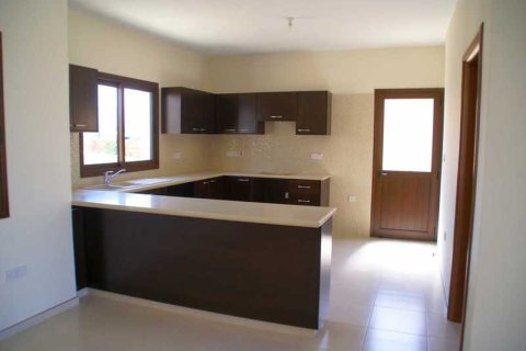 3 bedrooms Villa in Monagroulli, Cyprus No. 29106 6