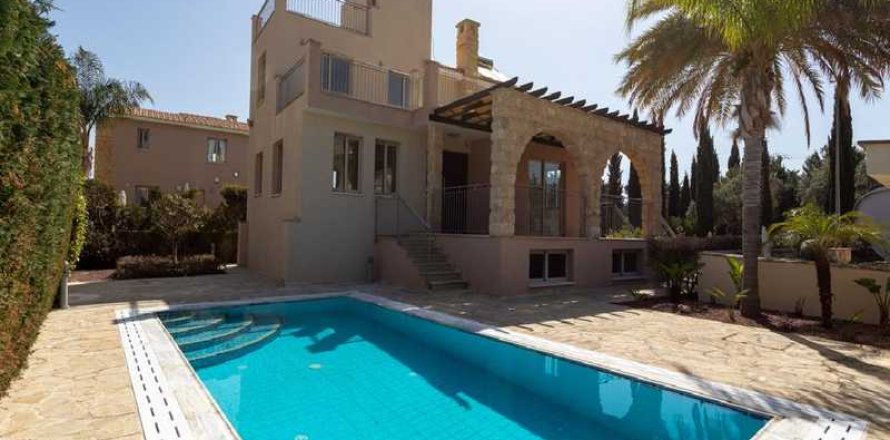 3 bedrooms Villa in Polis, Cyprus No. 71616