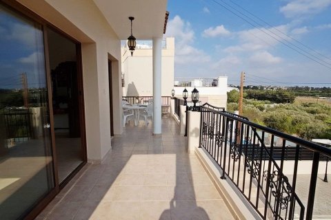 4 bedrooms House in Geroskípou, Cyprus No. 37213 12