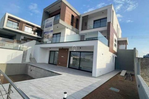 5 bedrooms Villa in Germasogeia, Cyprus No. 76841 4