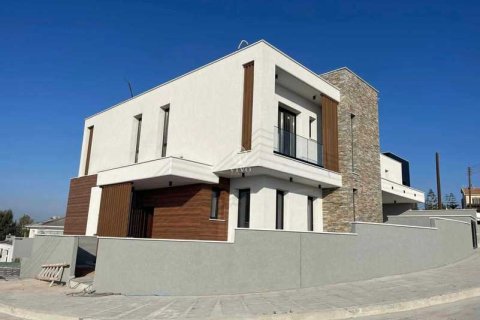 5 bedrooms Villa in Germasogeia, Cyprus No. 76841 2