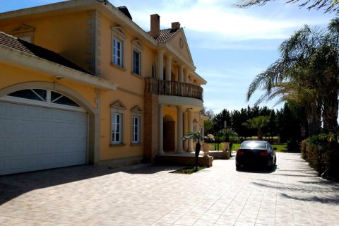 6 bedrooms Villa in Nicosia, Cyprus No. 51341 7