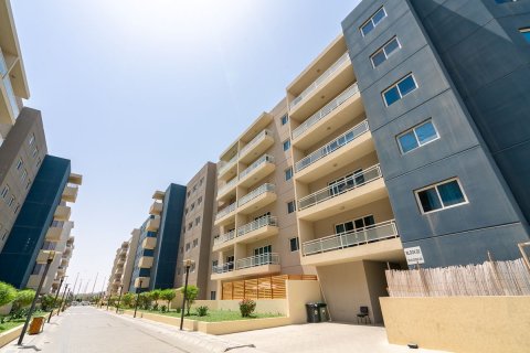 2 dormitorios Apartment en Al Reef, UAE No. 9932 1