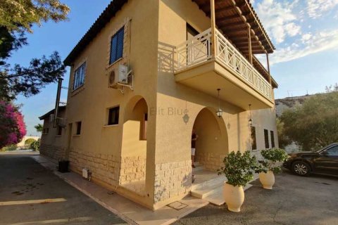 3 bedrooms House in Agios Tychonas, Cyprus No. 46639 1