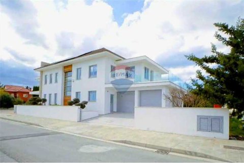 5 bedrooms House in Dromolaxia, Cyprus No. 74872 5