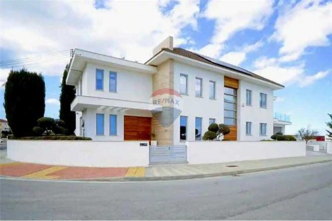 5 bedrooms House in Dromolaxia, Cyprus No. 74872 6