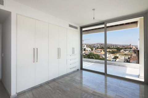 3 bedrooms Apartment in Limassol, Cyprus No. 37456 7