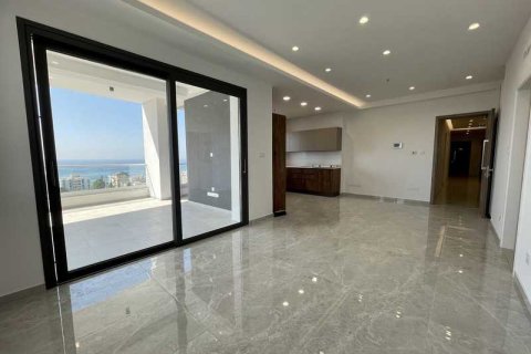 3 bedrooms Apartment in Limassol, Cyprus No. 32872 1