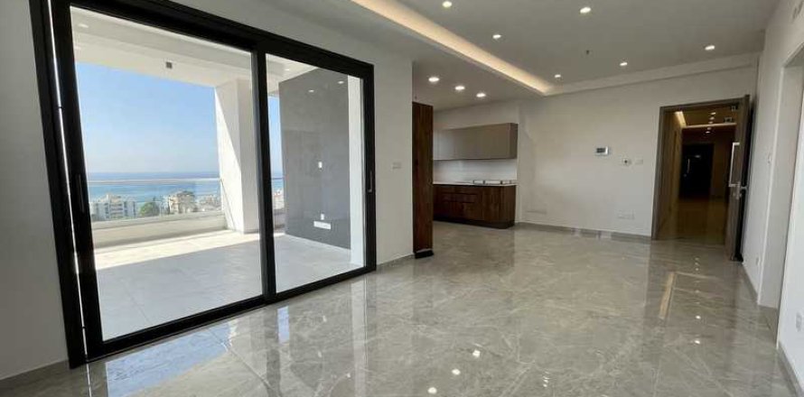 3 bedrooms Apartment in Limassol, Cyprus No. 32872