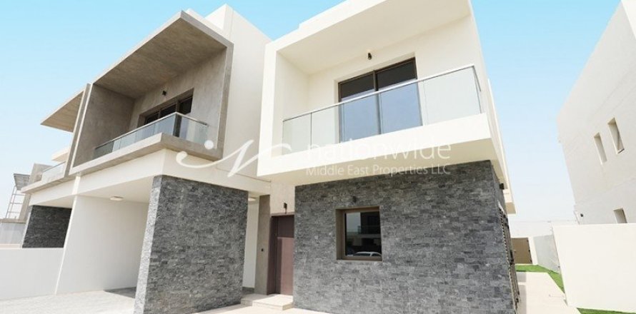 4 dormitorios Villa en  Yas Island, UAE No. 4252