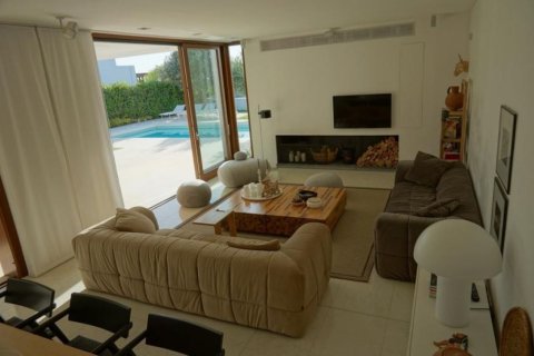 5 bedrooms Villa in Mouttagiaka, Cyprus No. 53258 4