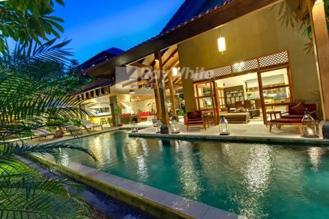 4 bedrooms Villa in Seminyak, Indonesia No. 22915 7