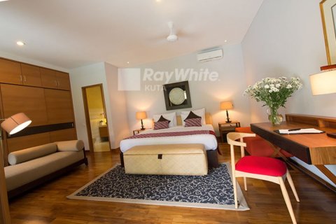 4 bedrooms Villa in Seminyak, Indonesia No. 22915 16