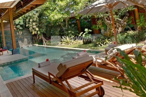 4 bedrooms Villa in Seminyak, Indonesia No. 22915 11