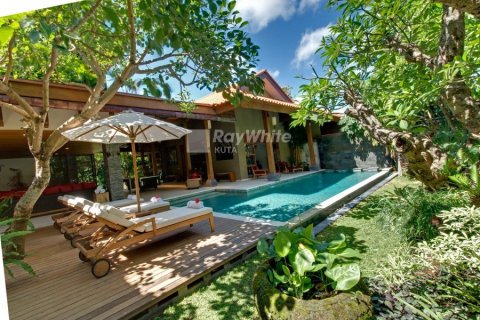 4 bedrooms Villa in Seminyak, Indonesia No. 22915 12