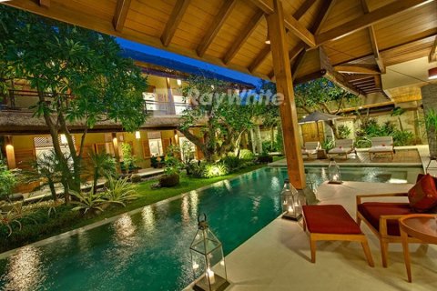 4 bedrooms Villa in Seminyak, Indonesia No. 22915 8