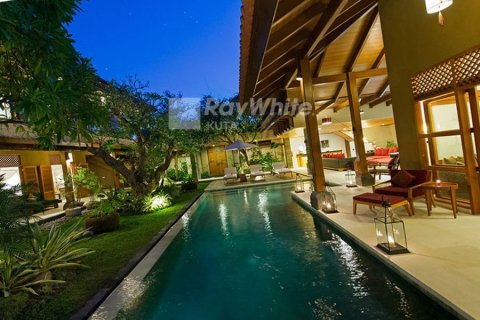 4 bedrooms Villa in Seminyak, Indonesia No. 22915 1