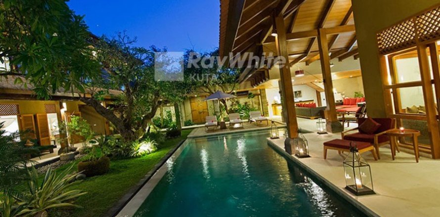 4 bedrooms Villa in Seminyak, Indonesia No. 22915