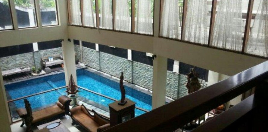 8 bedrooms House in Kerobokan, Indonesia No. 22960