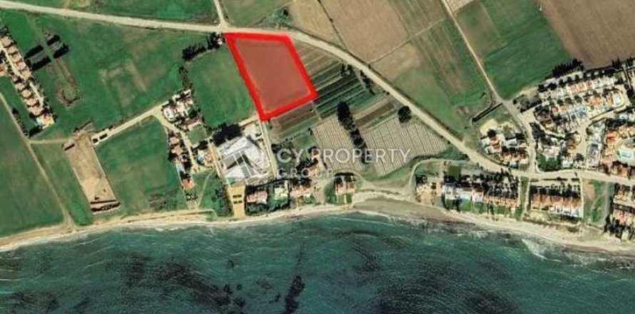 9732m² Land in Pervolia, Cyprus No. 42172