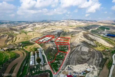 22772m² Land en Aradippou, Cyprus No. 42167 1