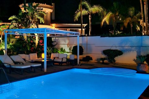 5 bedrooms Villa in Estepona, Spain No. 27133 3