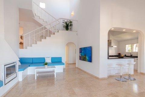 5 bedrooms Villa in Estepona, Spain No. 27133 15