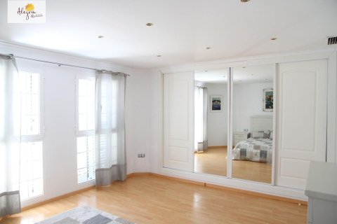 4 dormitorios Apartment en L'Eliana, Spain No. 26441 4