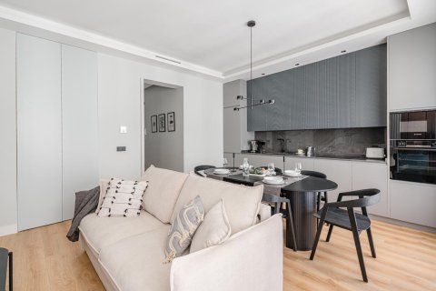 2 dormitorios Apartment en Madrid, Spain No. 26862 5