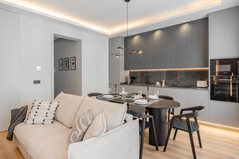 2 dormitorios Apartment en Madrid, Spain No. 26862 8