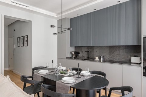 2 dormitorios Apartment en Madrid, Spain No. 26862 6