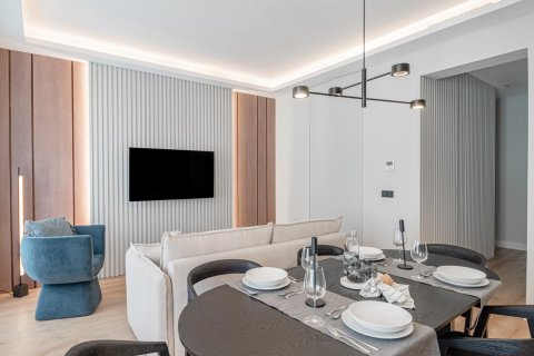 2 dormitorios Apartment en Madrid, Spain No. 26862 4