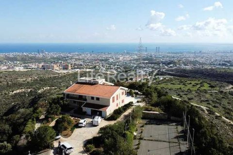 6 dormitorios House en Agios Athanasios, Cyprus No. 30597 2