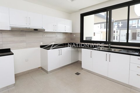 3 bedrooms Townhouse in Abu Dhabi, UAE No. 3929 16