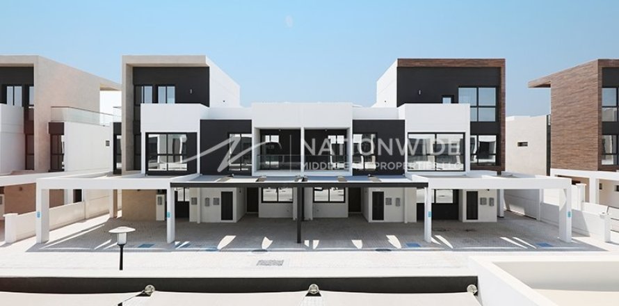 3 dormitorios Townhouse en Abu Dhabi, UAE No. 3929