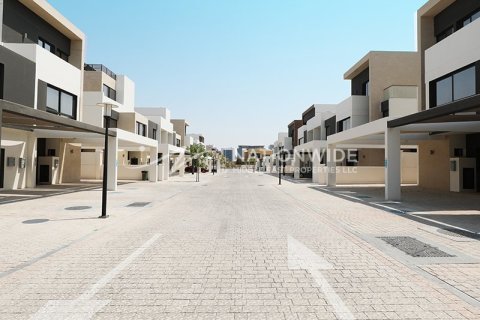 3 bedrooms Townhouse in Abu Dhabi, UAE No. 3929 10