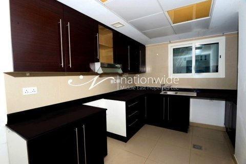 5 bedrooms Villa in Abu Dhabi, UAE No. 3930 9