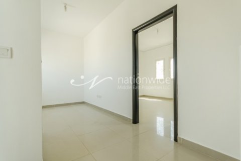 5 bedrooms Villa in Abu Dhabi, UAE No. 3930 4