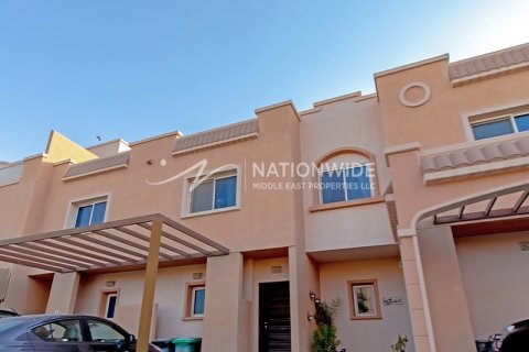 5 bedrooms Villa in Abu Dhabi, UAE No. 3930 1