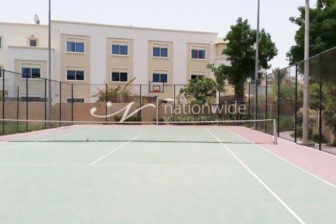 5 bedrooms Villa in Abu Dhabi, UAE No. 3930 2